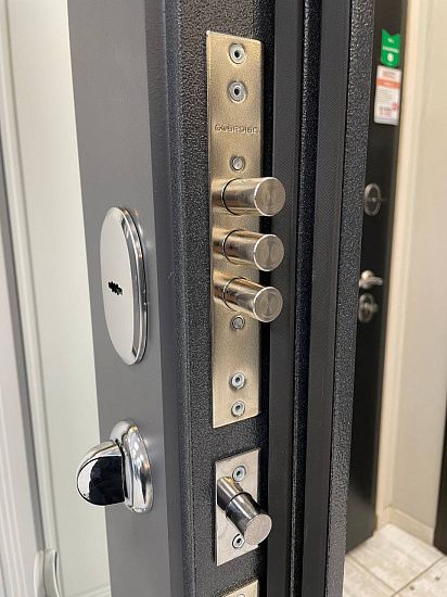 Входная дверь  