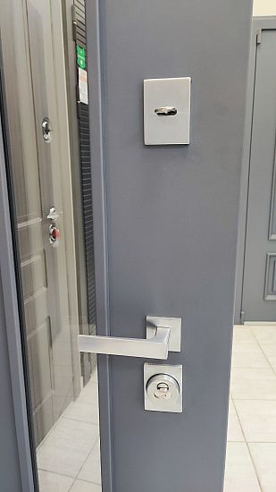 Входная дверь  